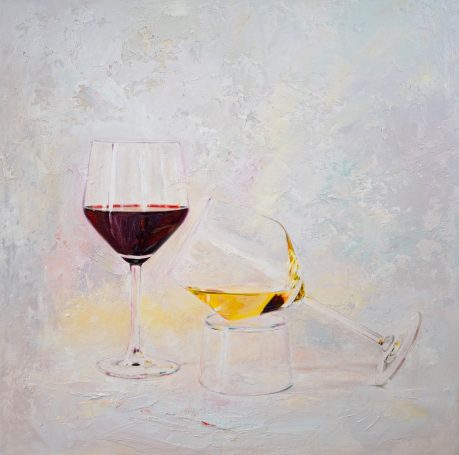 Dos copas de vino, una roja y otra amarilla, en un fondo suave y difuso.