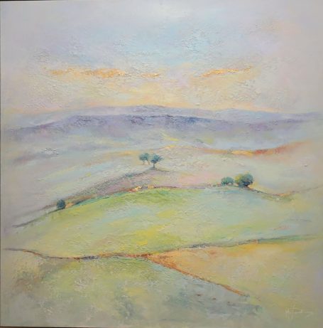 Paisaje suave con colinas y dos árboles, tonalidades pastel en el cielo y la tierra.