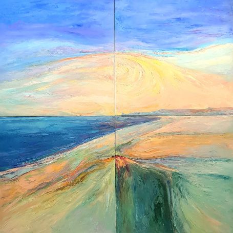Paisaje abstracto con mar y playa bajo un cielo colorido al atardecer.