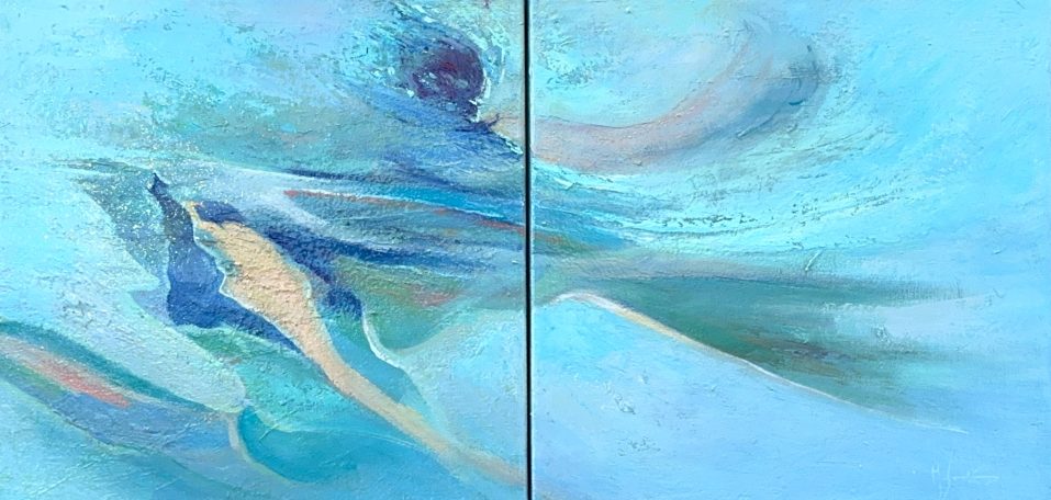 Pintura abstracta en tonos azules con formas suaves y dinamismo.