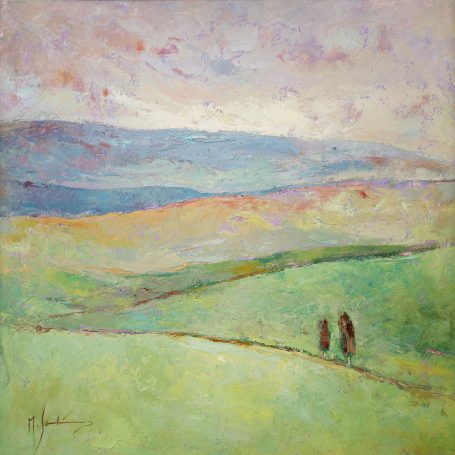 Dos figuras caminando en un paisaje ondulado con tonos suaves de verde y azul.